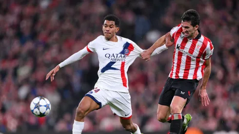 Jogadores do PSG e Athletic em disputa de bola. David Ramos/Getty Images.