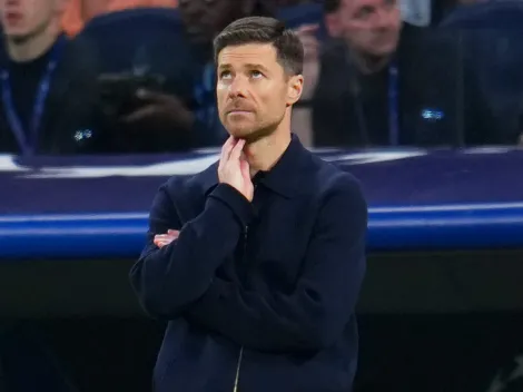 Elenco demonstra apoio a Xabi Alonso