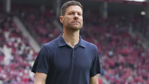 Xabi Alonso durante um jogo nos tempos de Bayer Leverkusen (Foto: Pau Barrena/Getty Images)