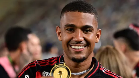 Flamengo leva enorme vantagem sobre o Samuel Lino bate de frente com o valor do elenco inteiro do Pyramids em valor de elenco. Foto: Rodrigo Valle/Getty Images