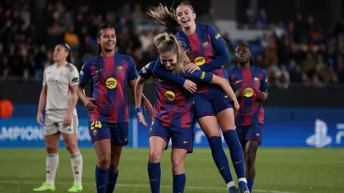 O Barcelona é o líder isolado da Liga F com sete pontos a frente do Real Madrid – Foto: Eric Alonso/Getty Images