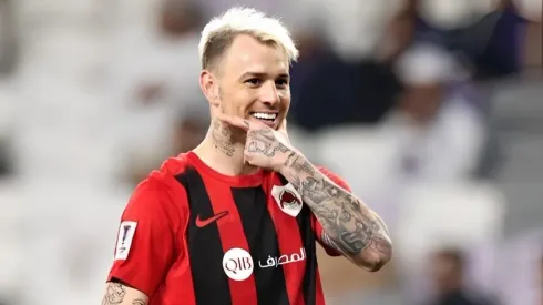 Roger Guedes já foi ligado a alguns clubes brasileiros, mas o Al-Rayyan ativou a opção de prorrogar o contrato do atacante (Foto: Francois Nel/Getty Images)