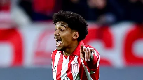 Cristian Medina em campo pelo Estudiantes (Photo by Marcelo Endelli/Getty Images)