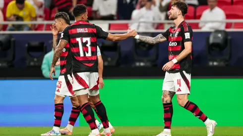 Léo Pereira (à direita) e Danilo fizeram gols pelo Flamengo contra o Pyramids