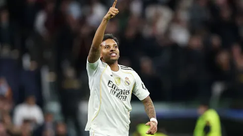 Rodrygo renasce: atacante do Real Madrid ganha força para titularidade contra o Alavés (Photo by Florencia Tan Jun/Getty Images)