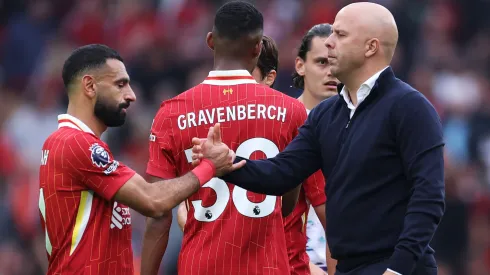 Arne Slot e Salah no Liverpool. (Foto: Alex Livesey/Getty Images)