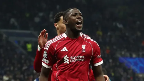 Liverpool mira contratação de Jérémy Jacquet como substituto de Ibrahima Konaté. (Photo by Marco Luzzani/Getty Images)