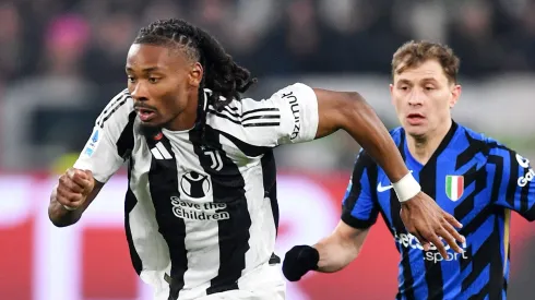 Khéphren Thuram e Nicolò Barella disputam bola. (Photo by Valerio Pennicino/Getty Images)