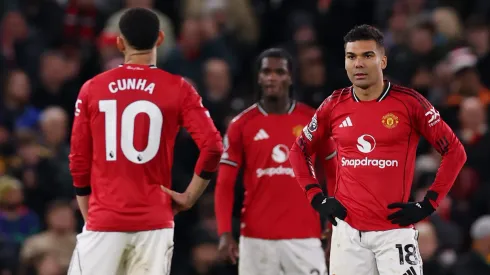 Casemiro e Bruno Fernandes em partida do Manchester United – (Photo by Carl Recine/Getty Images)
