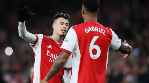 Gabriel Martinelli e Gabriel Magalhães jogando pelo Arsenal. Foto: Justin Setterfield/Getty Images