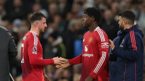 Mason Mount e Kobbie Mainoo pelo Manchester United. (Photo by Carl Recine/Getty Images)