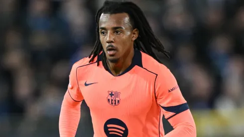 Koundé em campo com o Barcelona. Foto: Stuart Franklin/Getty Images