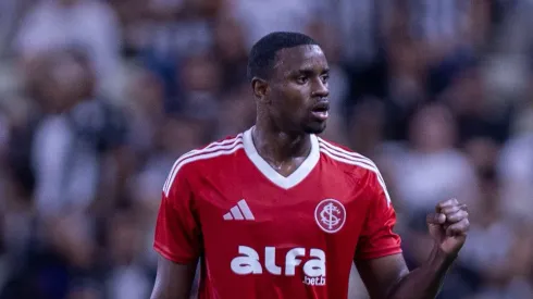 Ricardo Mathias em campo pelo Internacional (Foto: Baggio Rodrigues/AGIF)