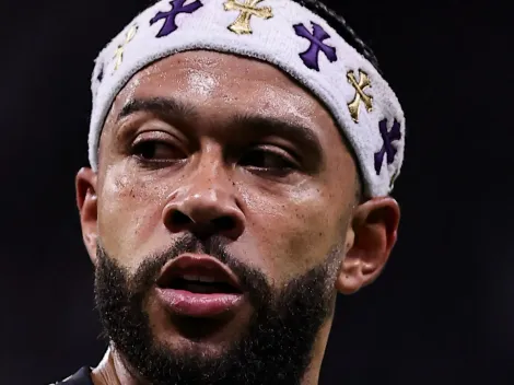 Câmeras flagram Depay irritado com Dorival em Corinthians x Vasco