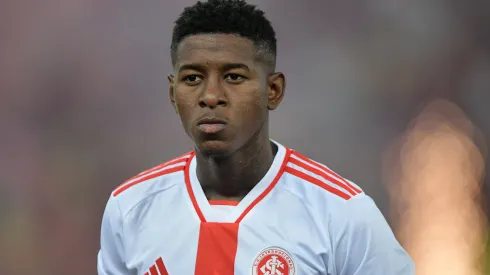 Vitão durante um jogo pelo Internacional. Foto: Thiago Ribeiro/AGIF