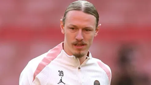 Goleiro Matvey Safonov do PSG sofreu uma fratura na mão (Foto: Alex Davidson/Getty Images)