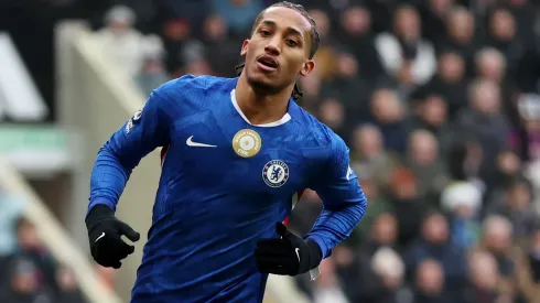 João Pedro em campo com as cores do Chelsea. Foto: George Wood/Getty Images