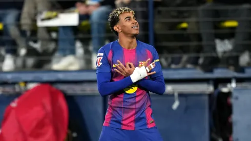 Lamine Yamal comemora pelo Barcelona. (Foto: Alex Caparros/Getty Images)