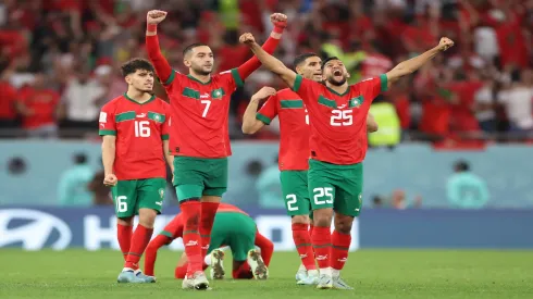 Jogadores do Marrocos comemoram vitória contra a Espanha na Copa do Mundo de 2022 – Catherine Ivill/Getty Images