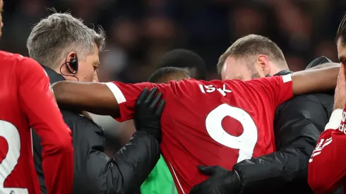 Alexander Isak: de herói a preocupação máxima – atacante do Liverpool sofre grave lesão pós-Gol contra o Tottenham. (Foto: Alex Pantling/Getty Images)