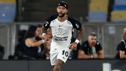 Depay após marcar gol pelo Corinthians. (Photo by Buda Mendes/Getty Images)