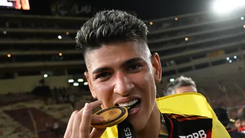 Olympique de Marseille tenta contratação de Carrascal. Foto: Rodrigo Valle/Getty Images