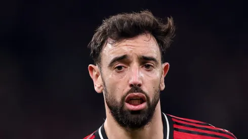 Manchester United deve vetar saída de Mainoo após lesão de Bruno Fernandes. (Photo by Carl Recine/Getty Images)