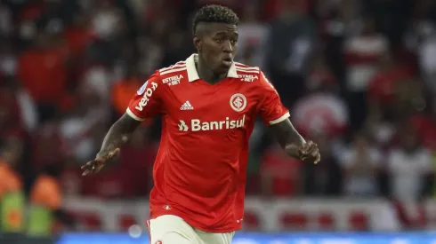 Flamengo desiste da contratação de Vitão. (Photo by Fernando Alves/Getty Images)