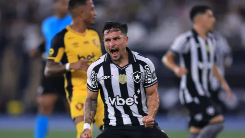 O atacante Artur comemora gol do Botafogo (Buda Mendes/Getty Images)