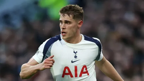 Tottenham prioriza renovação de Van de Ven. Foto: Eddie Keogh/Getty Image