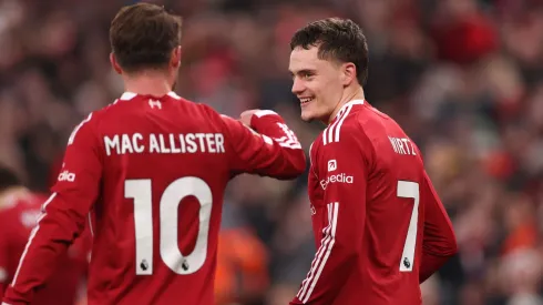 Wirtz (à direita) fez um dos gols do Liverpool