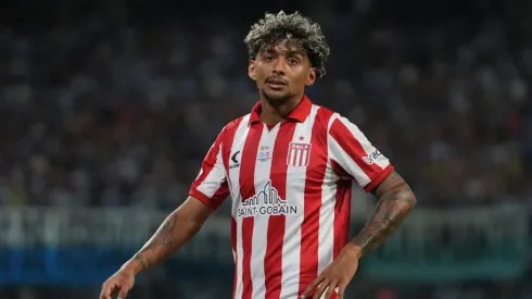 O meio-campista Cristian Medina em jogo do Estudiantes (Joaquín Camiletti/Getty Images)