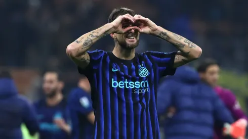 Acerbi volta aos treinos após período afastado. Foto: Marco Luzzani/Getty Images