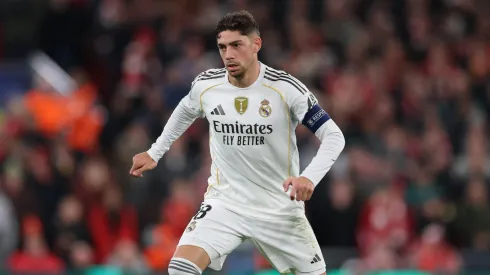 O meio-campista Fede Valverde em campo com o Real Madrid (Foto: Michael Regan/Getty Images)
