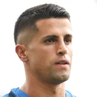 João Cancelo vai ser empresado pelo Al-Hilal, que continua com Marcos Leonardo