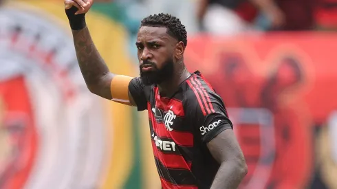 Gerson durante partida pelo Flamengo no Mundial de Clubes. (Photo by Michael Reaves/Getty Images)