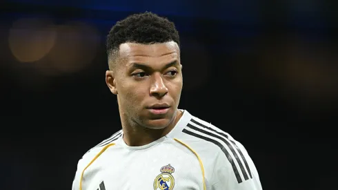 Mbappé lesionou o joelho e é baixa no Real Madrid. Denis Doyle/Getty Images.