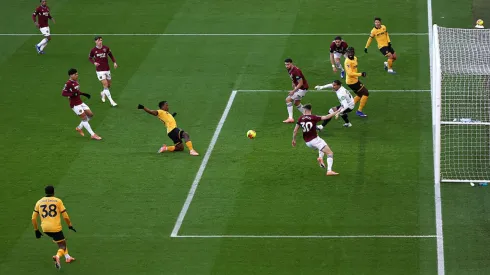 Jhon Arias marca gol pelo Wolverhaptom na Premier League. Michael Regan/Getty Images