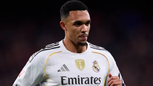 Arnold em campo com o Real Madrid. Foto: Juan Manuel Serrano Arce/Getty Images