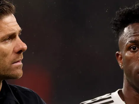 Xabi Alonso defende Vini Jr de vaias