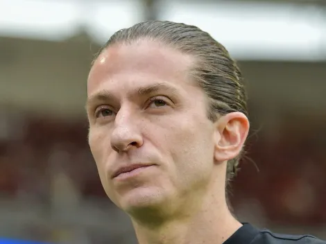 Chelsea faz entrevista com Filipe Luís