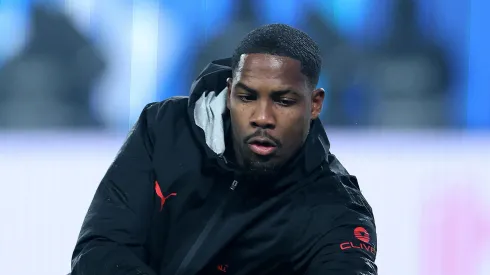 Maignan estaria perto de renovar contrato com o Milan (Photo by Abdullah Ahmed/Getty Images)