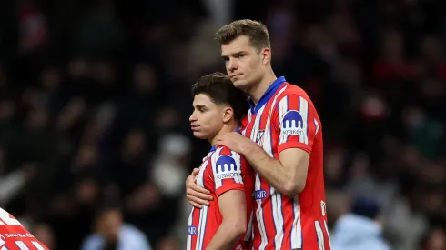 Sorloth e Julian Álvarez. (Photo by Florencia Tan Jun/Getty Images)