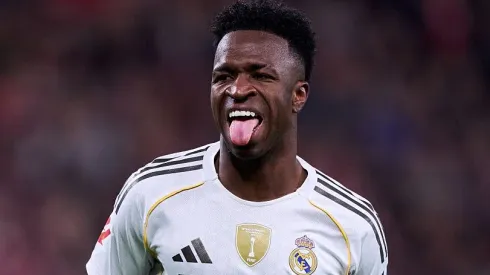 Nos últimos dias, Vini Jr foi ligado a uma transferência para o Chelsea, mas isso não vai acontecer (Foto: Juan Manuel Serrano Arce/Getty Images)