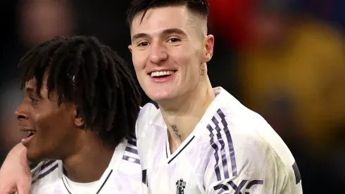 Sesko comemora gol pelo United. (Photo by Carl Recine/Getty Images)