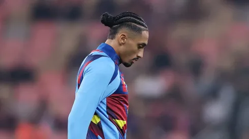 Depois de classificar o Barcelona, Raphinha responde sobre sua fase. (Foto: Yasser Bakhsh/Getty Images)