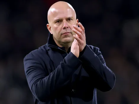 Liverpool fecha com três jovens reforços para a defesa