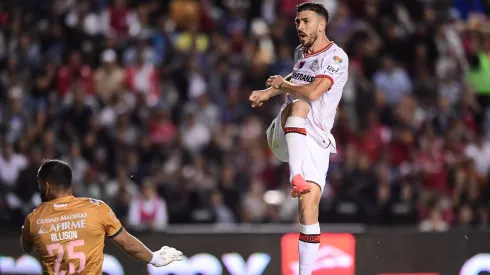 Paulinho continua a "mostrar os dentes" no México. Foto: Imago