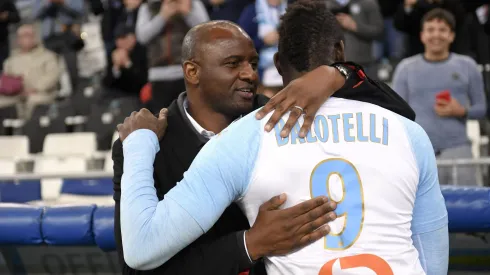 Patrick Vieira e Mario Balotelli vão trabalhar juntos no Genoa. Foto: Imago