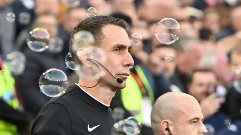 David Coote, o árbitro da Premier League que continua a acumular "escândalos". Foto: Imago